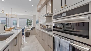 Nhà liên kế, 4 phòng ngủ | Bếp riêng | Tủ lạnh, lò nướng, dụng cụ pha cà phê/trà, lò nướng bánh mì