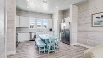 House, 3 Bedrooms | Private kitchen | Fridge, oven, stovetop, coffee/tea maker