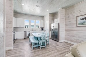 Private kitchen - Birds Eye View Sp163 3 Bedroom Home by RedAwning (Rockport)