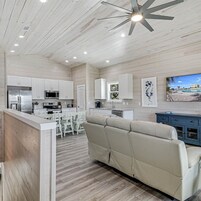 House, 4 Bedrooms | Private kitchen | Fridge, oven, stovetop, coffee/tea maker