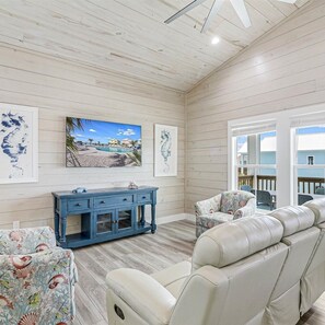 House, 4 Bedrooms | Living area | Smart TV