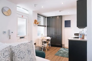 Studio | Iron/ironing board, free WiFi, bed sheets