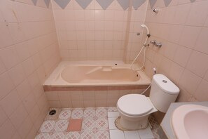 Family Suite | Bathroom