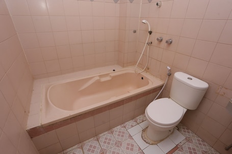Family Suite | Bathroom | Shower, soap. Collection O 92739 Hotel Pintu Besar Near Pancoran ChinaTown Point