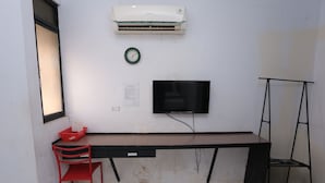 Deluxe Double Room - Collection O 92739 Hotel Pintu Besar Near Pancoran ChinaTown Point (Jakarta)