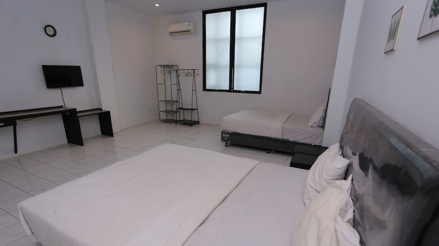 Collection O 92739 Hotel Pintu Besar Near Pancoran ChinaTown Point