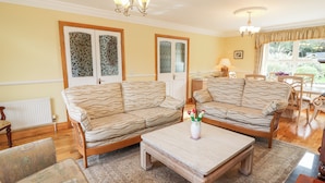 Living area - Cedar Lodge (Kenmare)