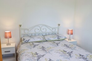 2 bedrooms, individually decorated, individually furnished, free WiFi - An Teachain (Adamstown)