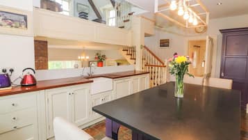 Dishwasher, cookware/dishes/utensils