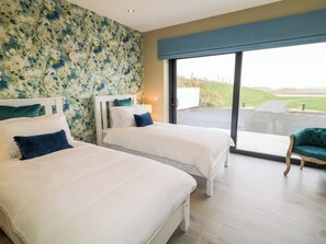 3 bedrooms, individually decorated, individually furnished, free WiFi - The Beachhouse (Gortahork)