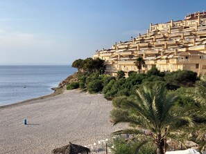 Aan het strand, ligstoelen aan het strand