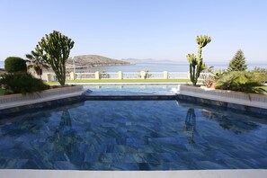 Outdoor pool - Duplex with spectacular views in Villas Romanas (cartagena)