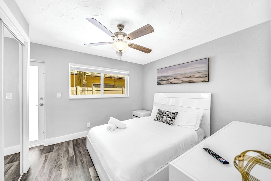 Victoria Park Getaway! 1 Mile To Beach & Las Olas! - Tamarac