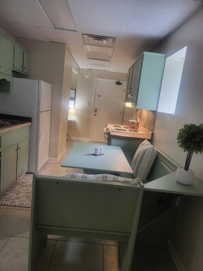 Fridge, stovetop, cookware/dishes/utensils, dining tables