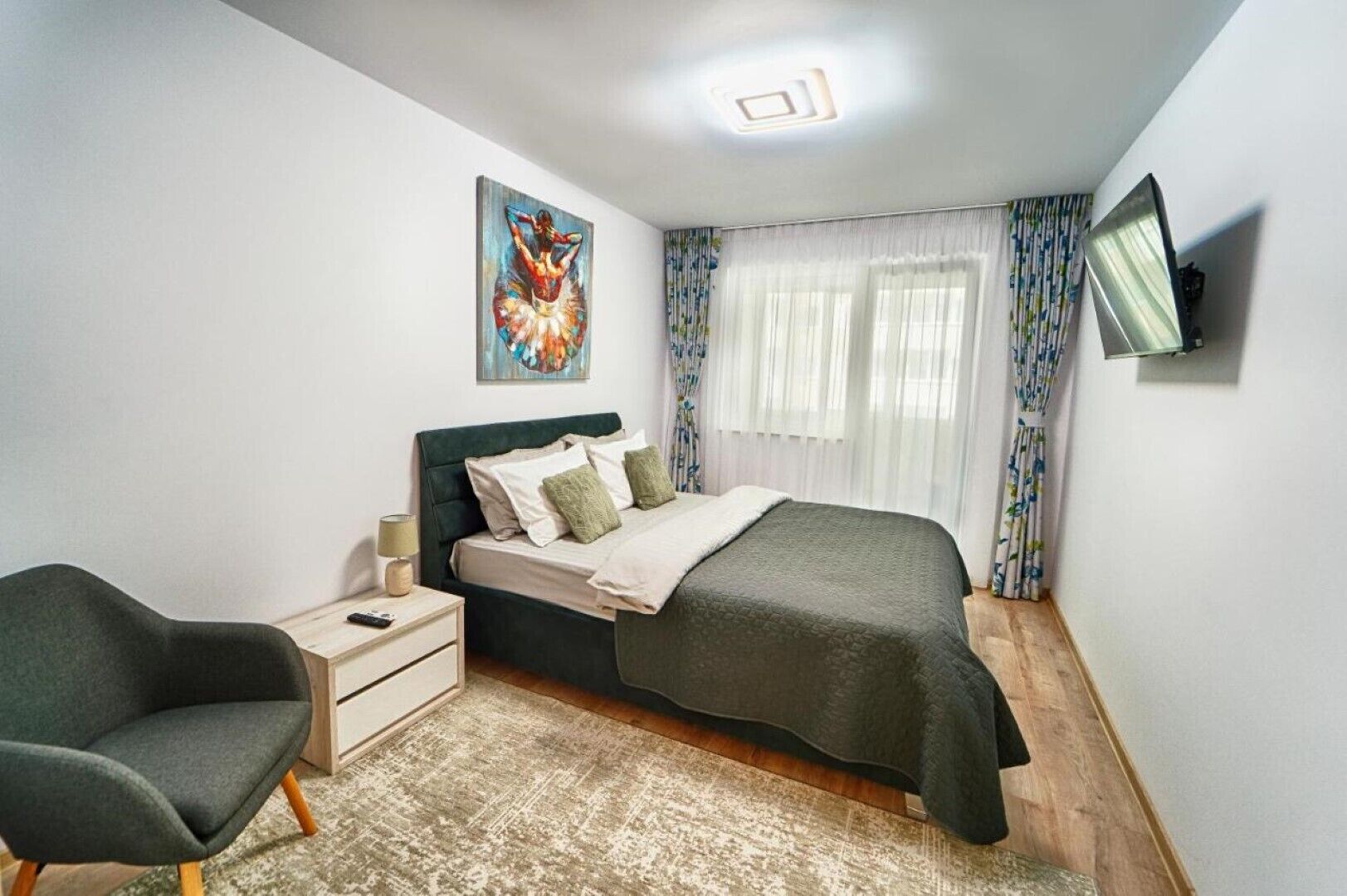 1 habitación, escritorio, tabla de planchar con plancha y wifi 