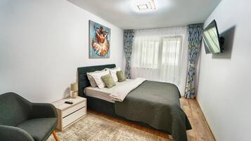 1 habitación, escritorio, tabla de planchar con plancha y wifi