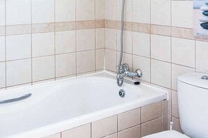 Ensemble douche/baignoire, serviettes fournies