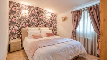 Family House | Iron/ironing board, free WiFi, bed sheets