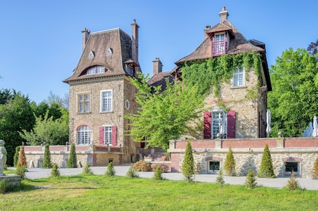 Fassade der Unterkunft. Le Petit Château De Barbizon