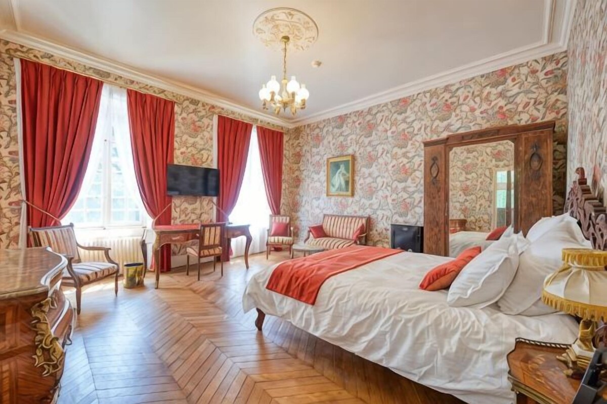 Iron/ironing board (on request), free WiFi, bed sheets