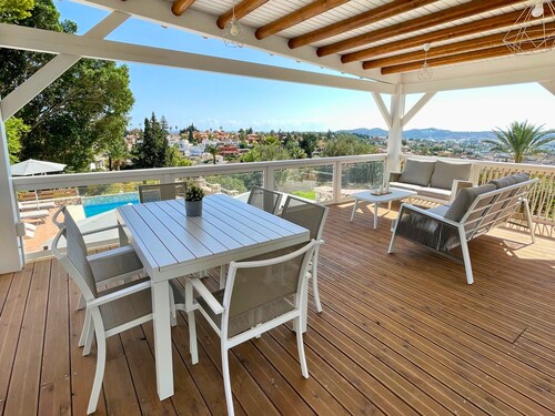 Private family apt with big outdoor patio at Villa near the coast 