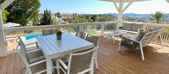 Private family apt with big outdoor patio at Villa near the coast 