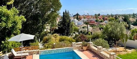 حمّام سباحة خارجي