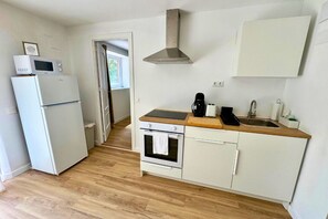Fridge, microwave, stovetop, coffee/tea maker