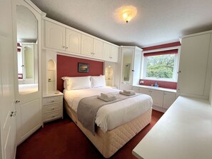 3 chambres, fer et planche à repasser, Wi-Fi gratuit, draps fournis