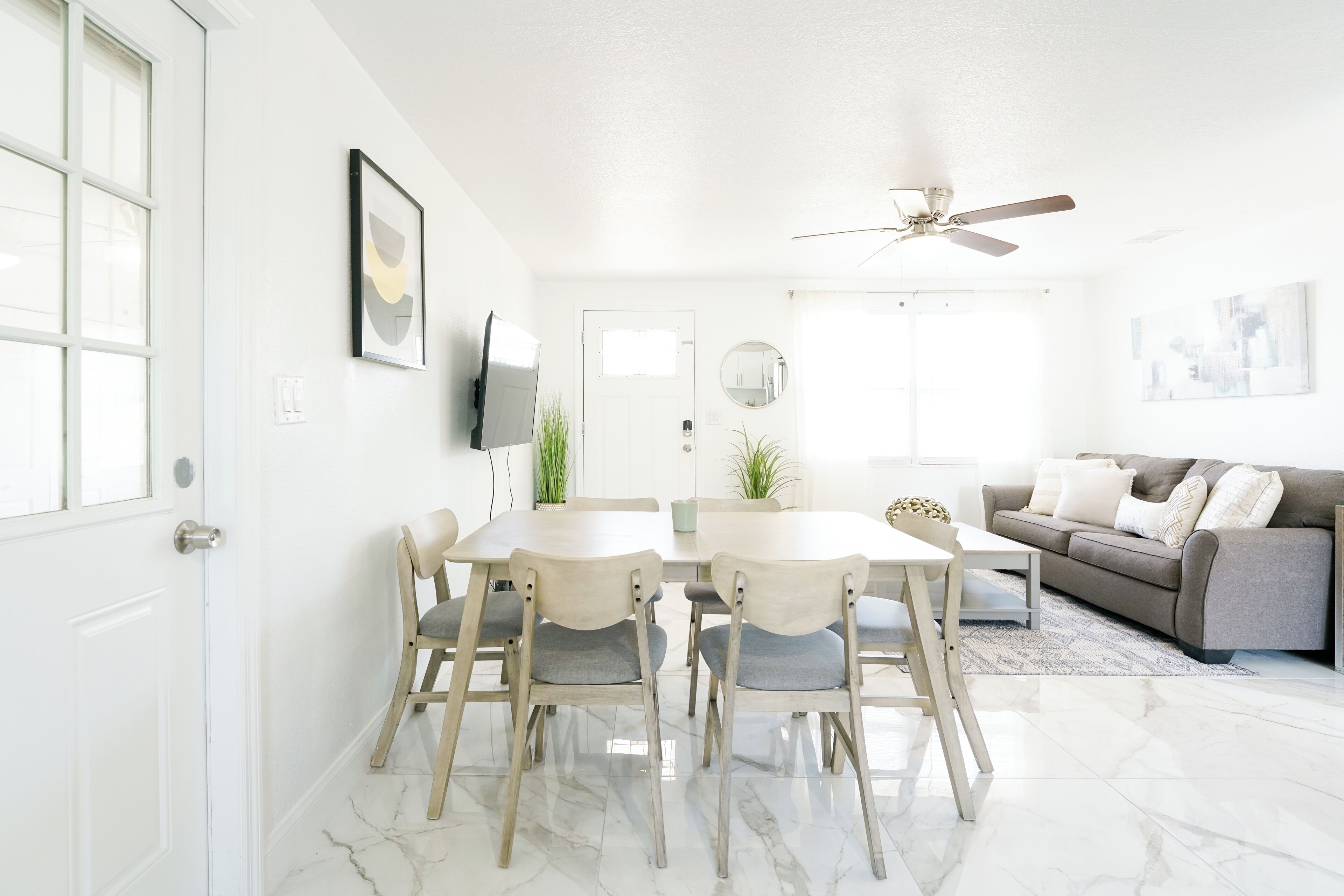 Home in Pinellas Park with beaches to the West & downtown city to the East.
