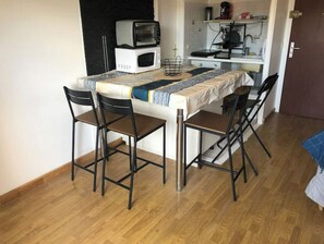 Dining - Appartement 2 Pièces à la Résidence des Caravelles (Houlgate)