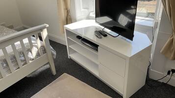 Apartment, 1 Queen Bed | Interior