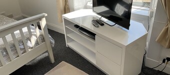 Immaculate 1-bed Apartment in Largs