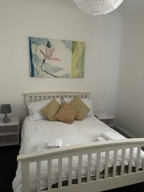 Apartment, 1 Queen Bed | 1 bedroom, free WiFi, bed sheets - Immaculate 1-bed Apartment in Largs (Largs)
