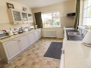 Dishwasher, cookware/dishes/utensils