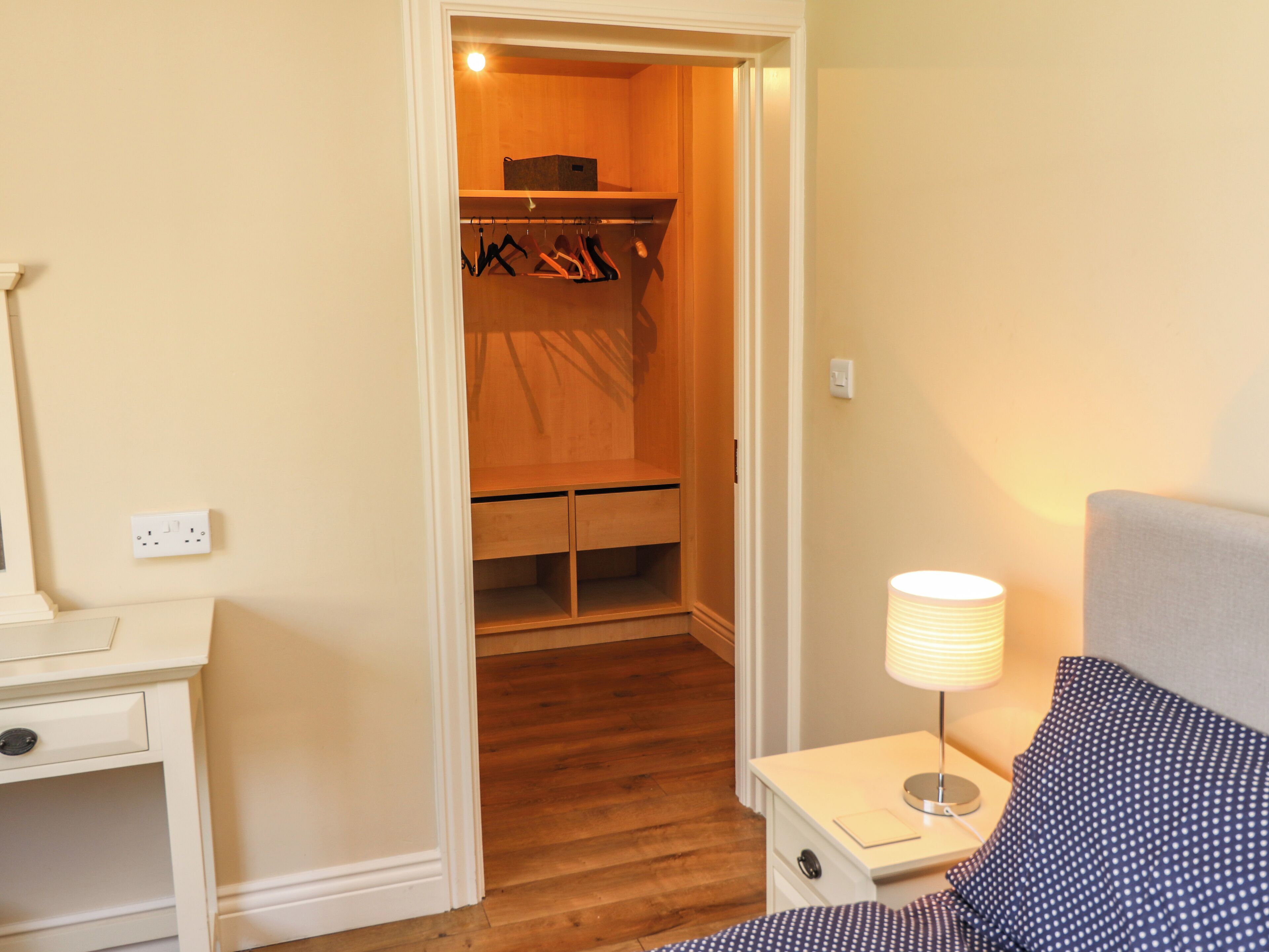 4 Schlafzimmer, individuell dekoriert, individuell eingerichtet