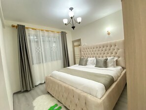3 bedrooms, iron/ironing board, travel cot, free WiFi - Stylish Retreat with Gym, Playarea Near Yaya Centre, Malls, Restaurants, Markets (Nairobi)