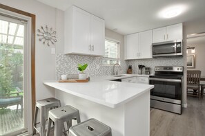 Fridge, microwave, oven, stovetop - Large home inArvada, centrally located, 50 min to ski, free parking garage.420ok (Arvada)