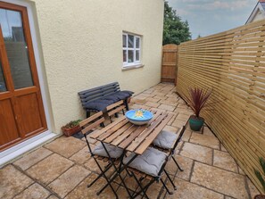 Outdoor dining - The Loft @ Wisteria Cottage (Saundersfoot)
