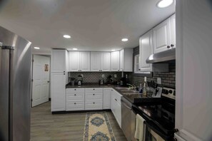 Mikrowelle, Ofen, Herdplatte, Geschirrspüler