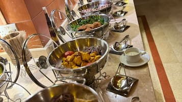 2 Restaurants, FrĂŒhstĂŒck, Mittagessen, persische/iranische KĂŒche