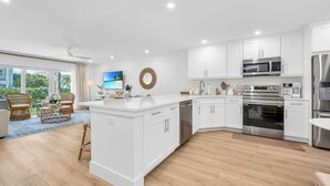 Coffee/tea maker, fridge, microwave, oven - ON The Beach Villa in Juno! 2! Top Rated (Juno Beach)