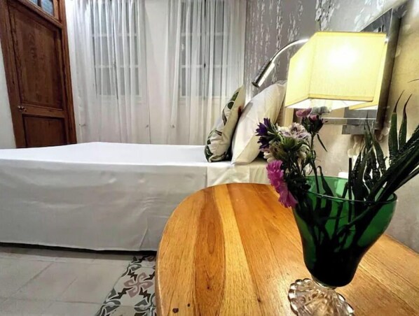 1 bedroom, WiFi, bed sheets