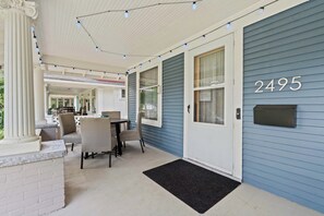 Outdoor dining - Historic Old West End Entire Home - 4 Bedrooms next to Arboretum (Toledo)