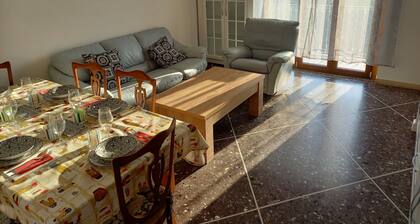 5 minutes from SERRAVALLE DESIGNER OUTLET, Serravalle Apartment