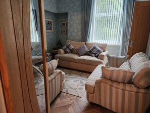 Apartment | Living area - Apartment - Largs - Sleeps 4 - Pet Friendly (Largs)