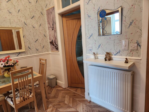 Bathroom - Apartment - Largs - Sleeps 4 - Pet Friendly (Largs)