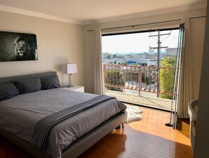 2 bedrooms, in-room safe, desk, iron/ironing board - Ocean Sunset Rooftop (Hermosa Beach)