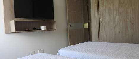 2 chambres, fer et planche à repasser, Wi-Fi, draps fournis