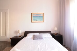 1 chambre, fer et planche à repasser, accès au Wi-Fi (inclus)
